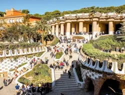 Sagrada Família & Park Güell: Morning Entry Ticket & Guided Tour